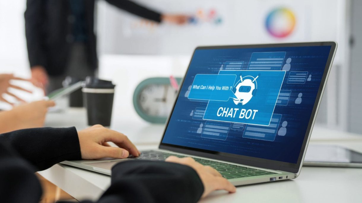 tìm hiểu cách tích hợp chatbot vào website